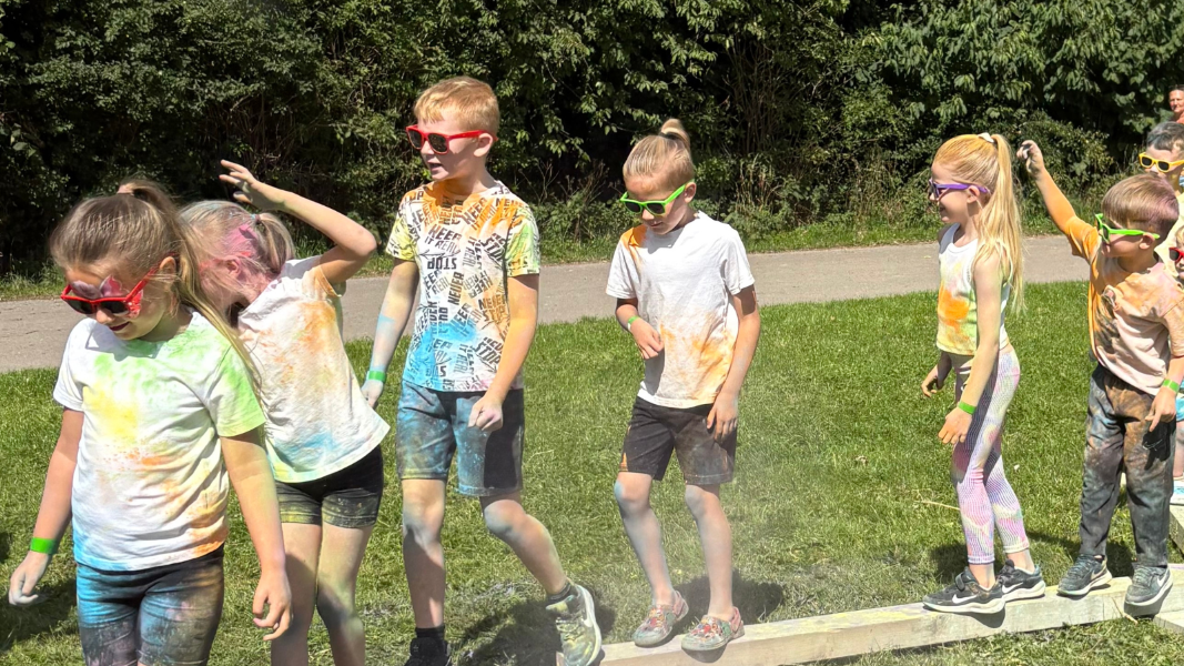 Colour run tile